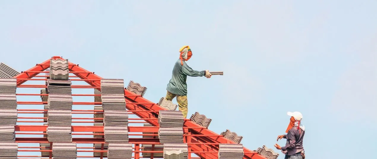 Commercal Roofer Installation by workers