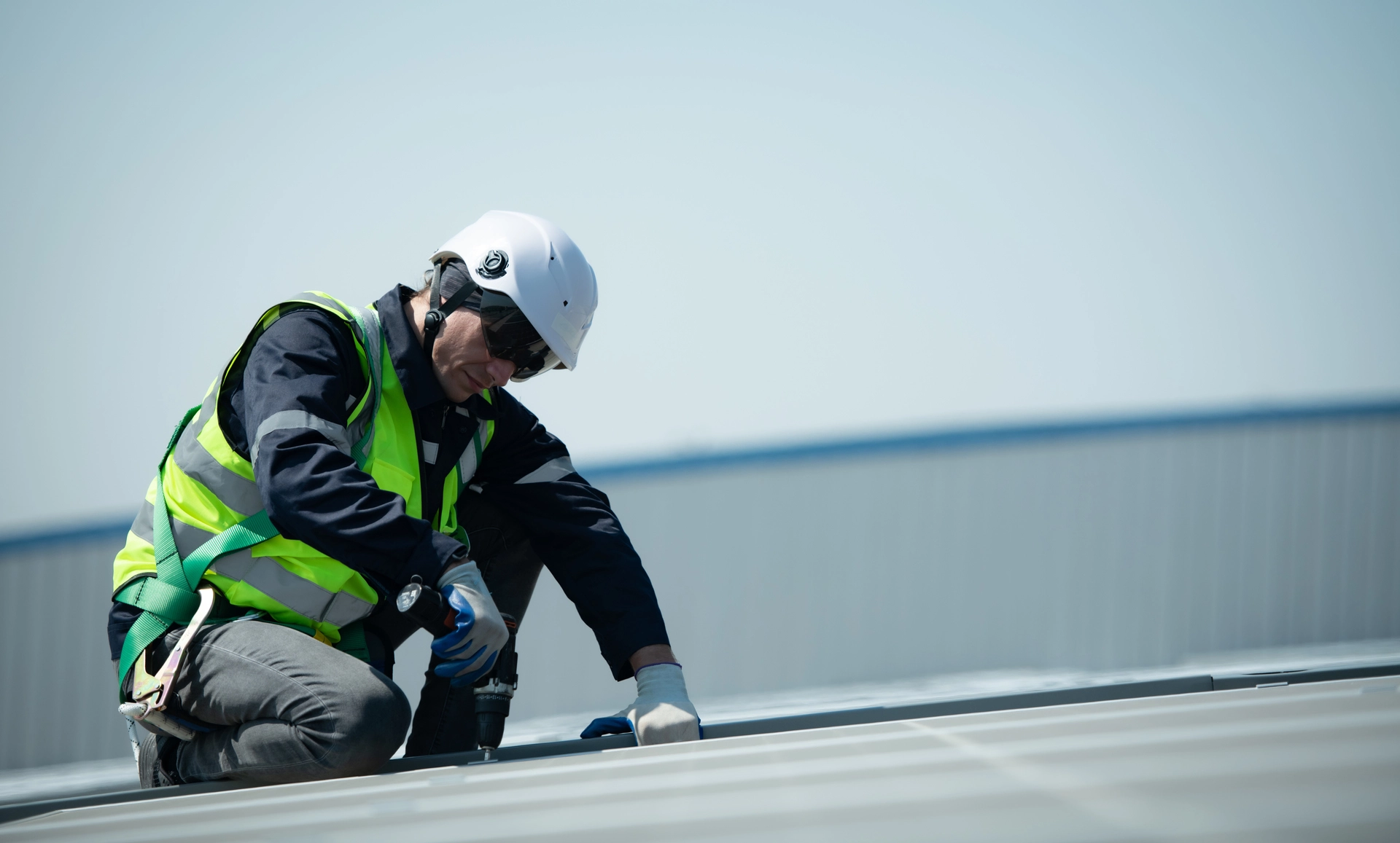 Completing the commercial roofing